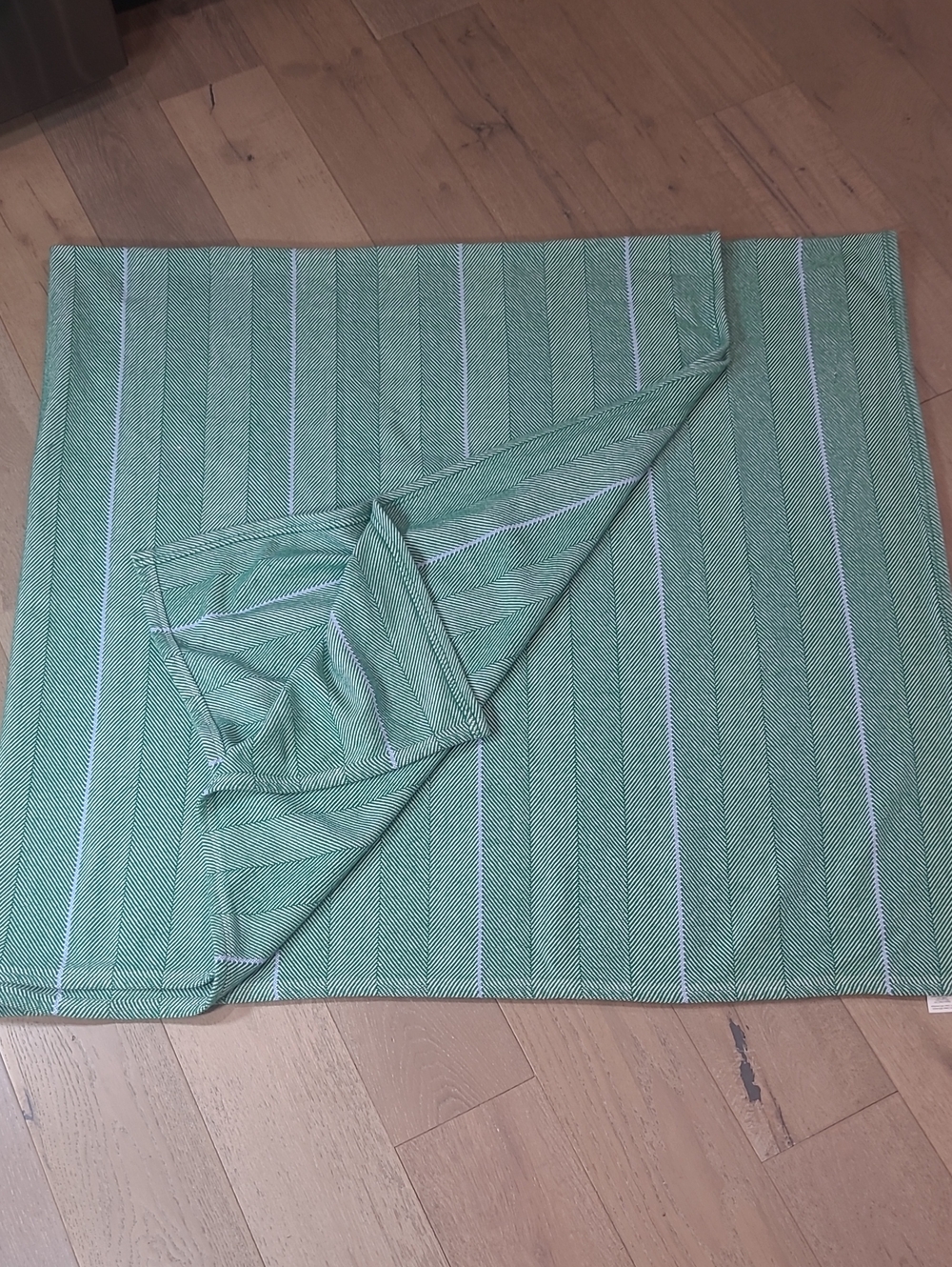 EUC Pottery Barn Blanket Green/White Knit Chevron Pattern Queen Size Blanket